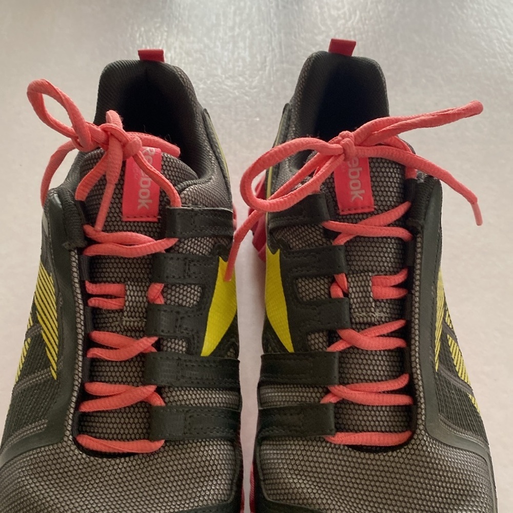 Reebok Zigtech Black,Yellow Sneakers w/ Pink Laces Size 7 Men’s or 8.5 Women’s